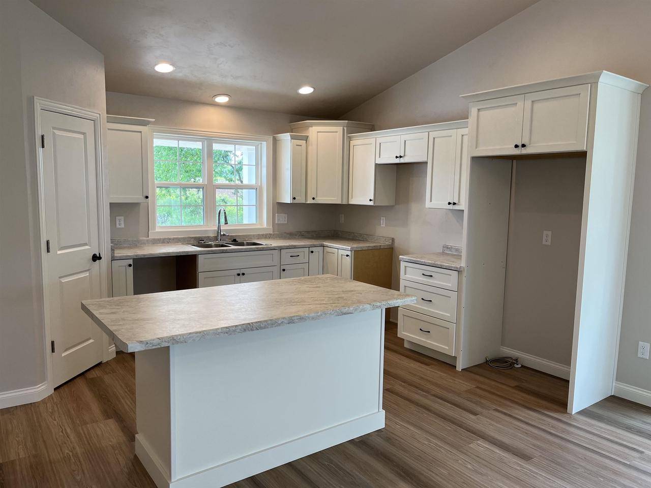 New London, WI 54961,115 EAST RIDGE ROAD