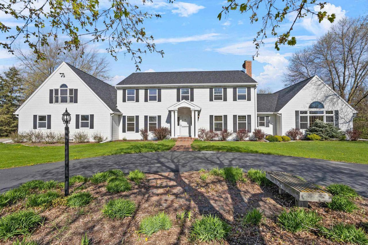 Neenah, WI 54956,8294 QUAIL POINT ROAD