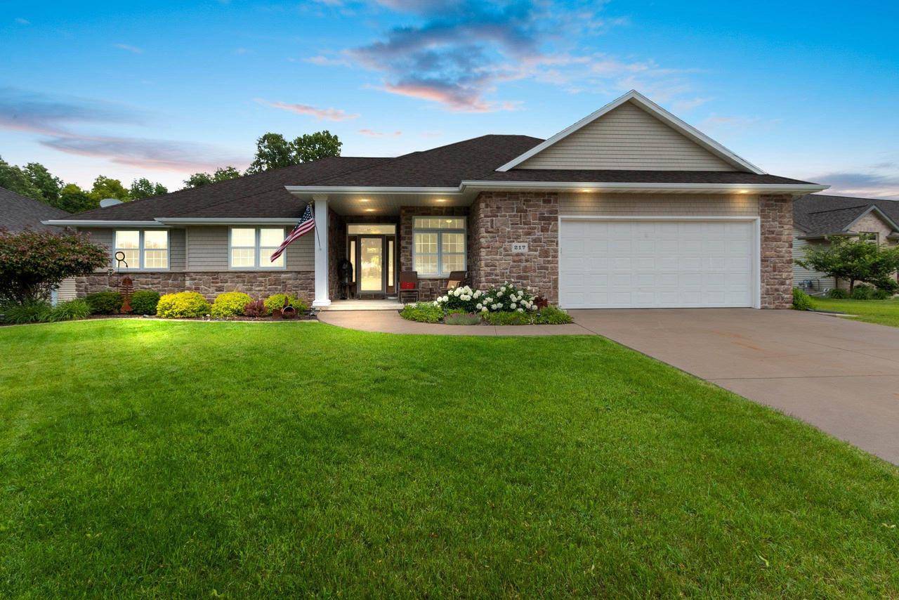 Combined Locks, WI 54113,217 HIDDEN RIDGES WAY