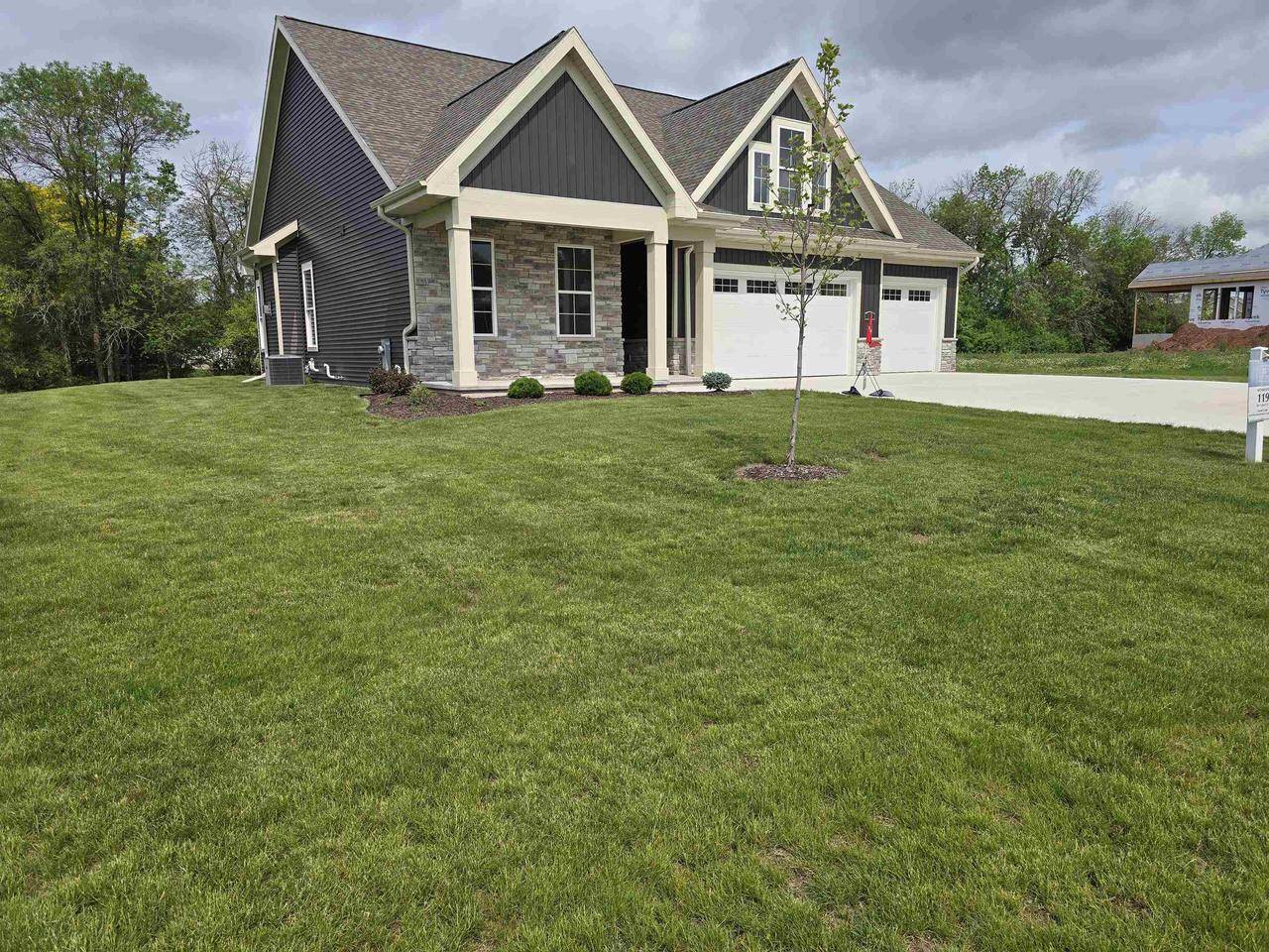 Menasha, WI 54952,886 CYGNET COURT