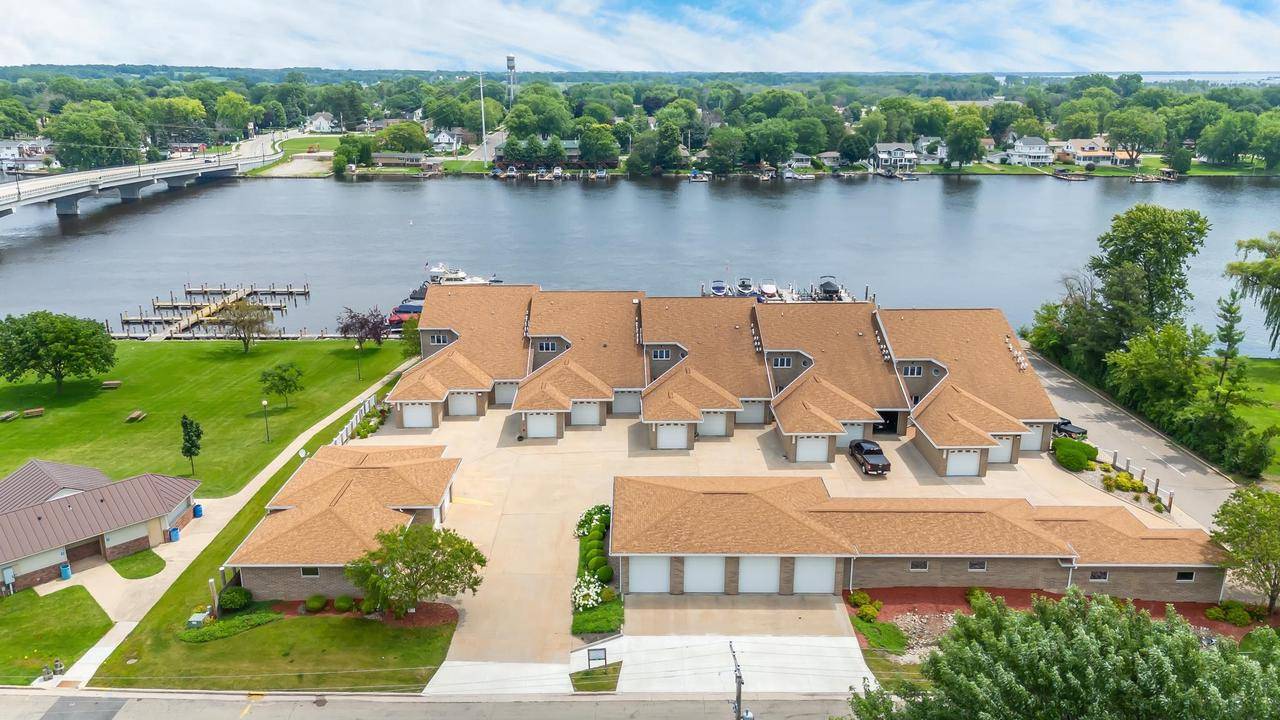Winneconne, WI 54986,169 S 1ST STREET #15