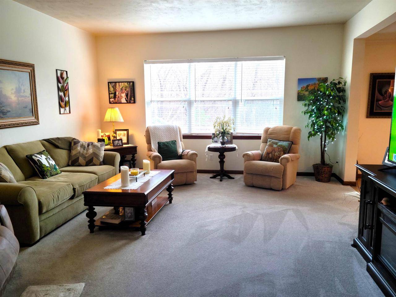 Neenah, WI 54956,1755 OAK HOLLOW LANE