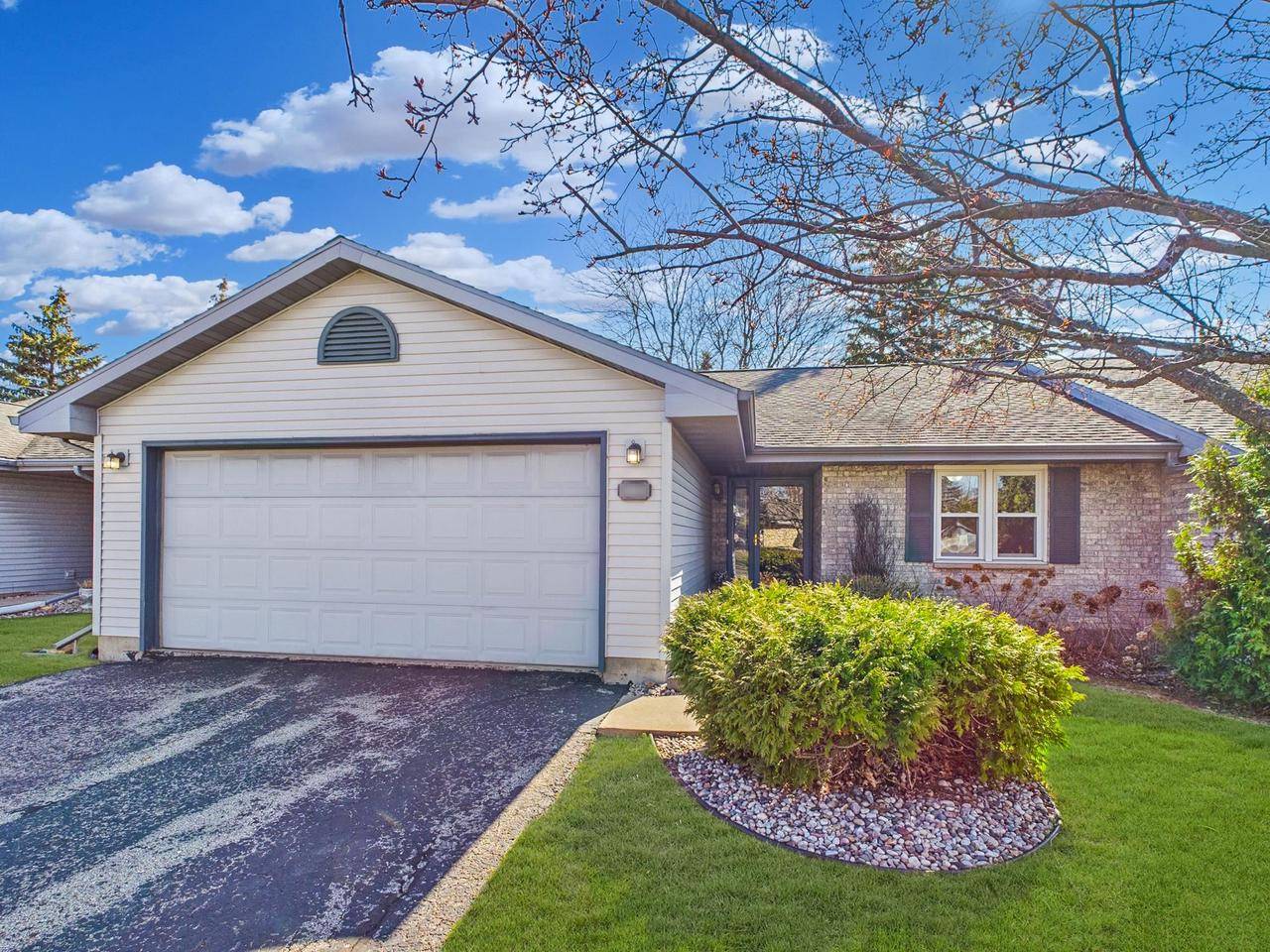 Oshkosh, WI 54904,384 N WESTHAVEN DRIVE