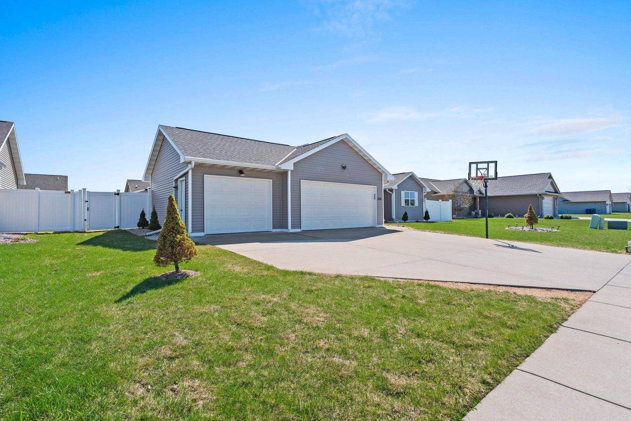 De Pere, WI 54115,830 ROTH ROAD