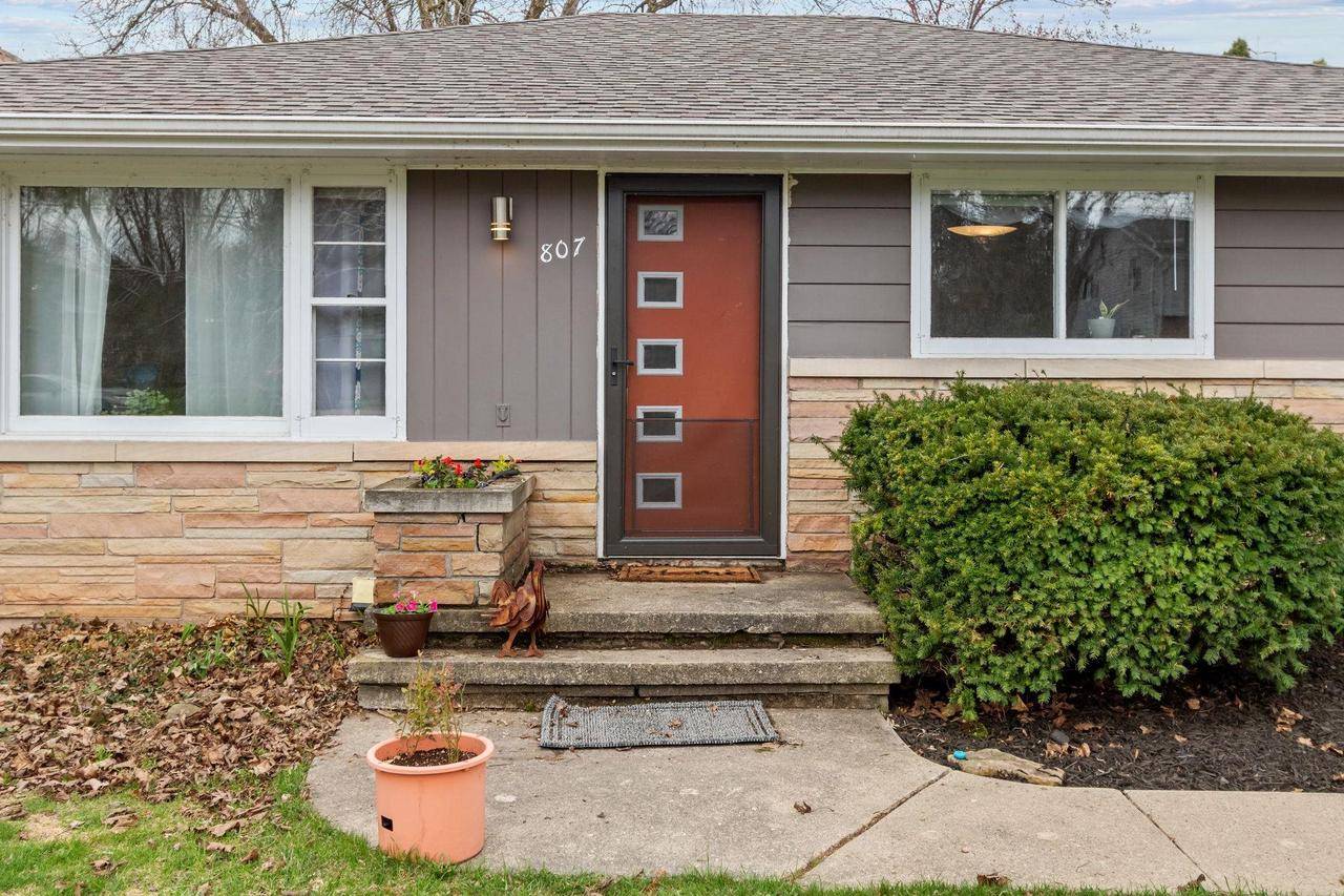 Neenah, WI 54956,807 HAASE STREET