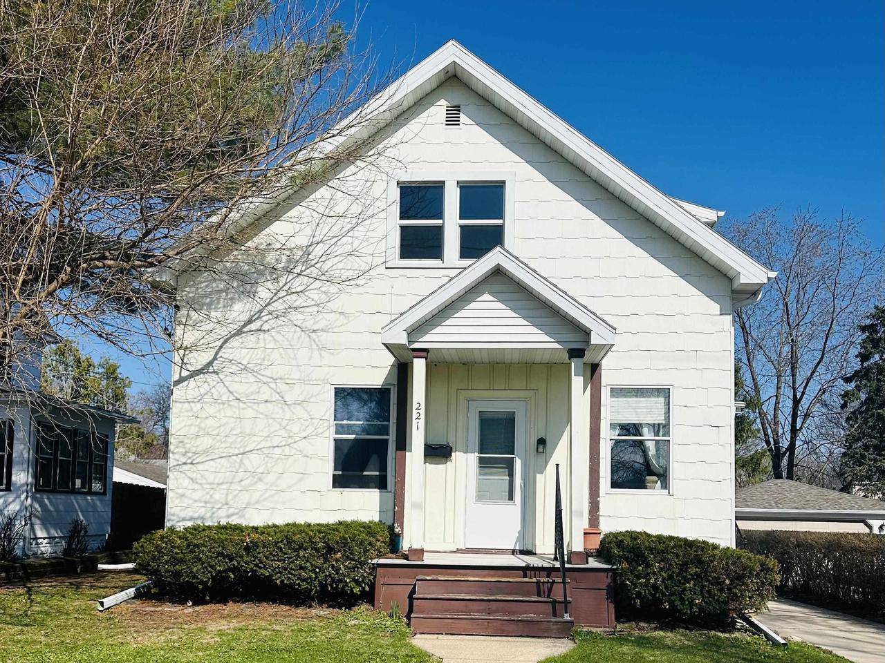 Neenah, WI 54956,221 WEBSTER STREET