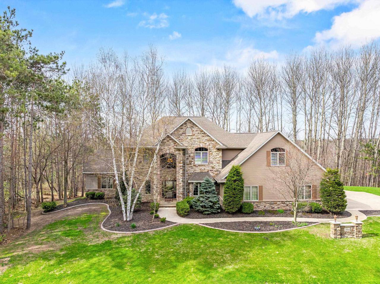 Suamico, WI 54313,3062 HAWK RIDGE TRAIL