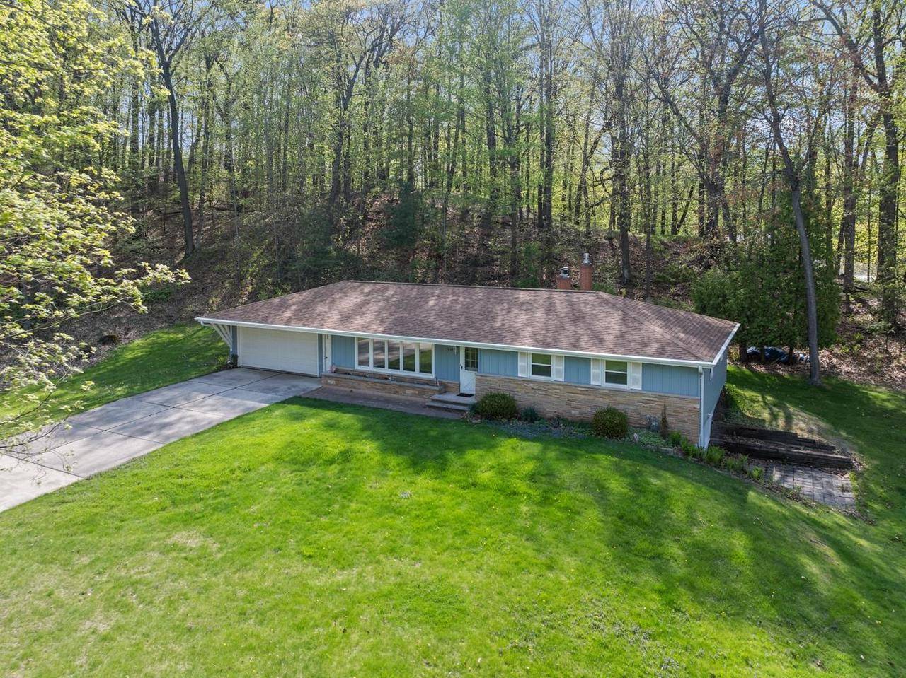 Green Bay, WI 54302,348 SWISS HILL DRIVE