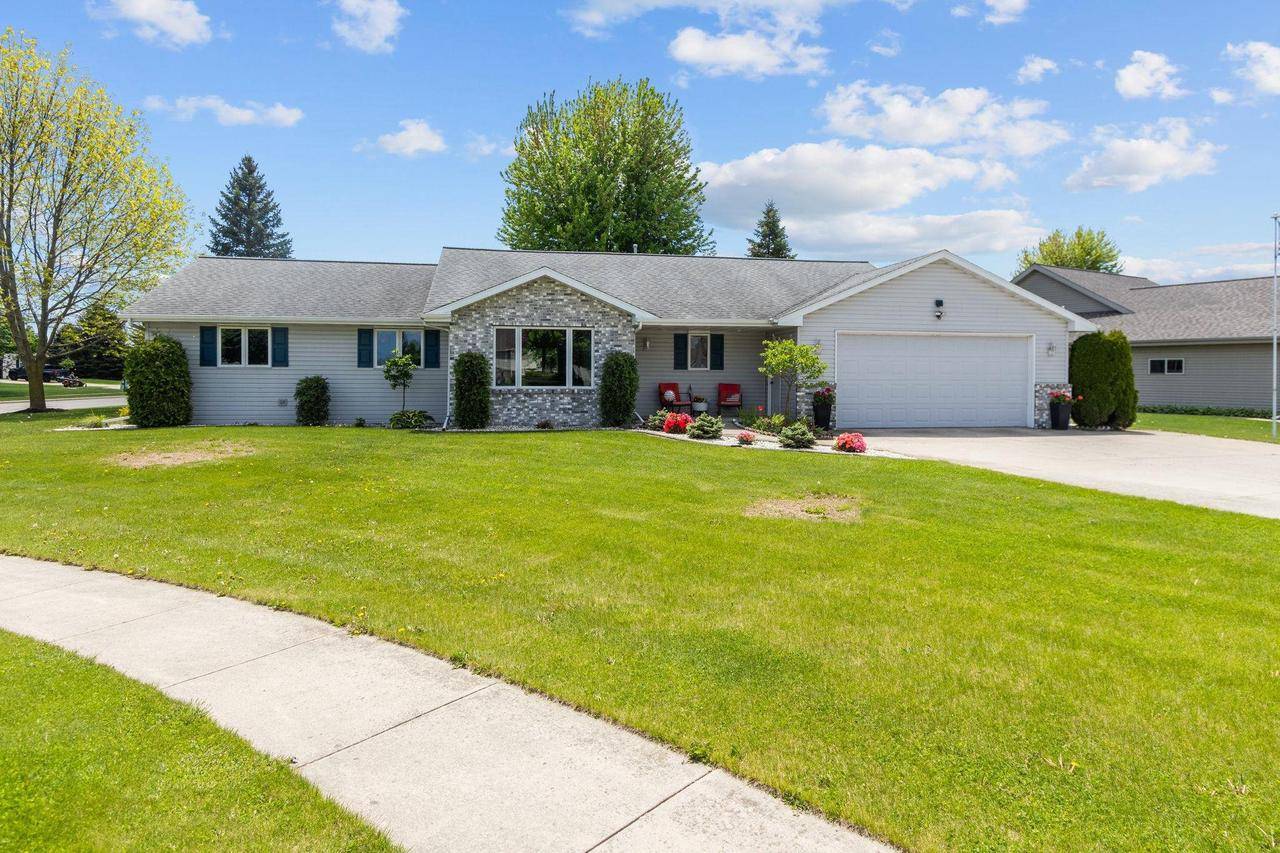 Brillion, WI 54110,107 BENTWOOD DRIVE