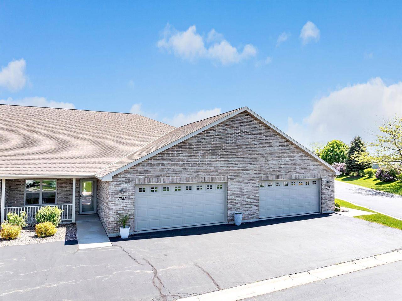 De Pere, WI 54115,1351 POND VIEW CIRCLE