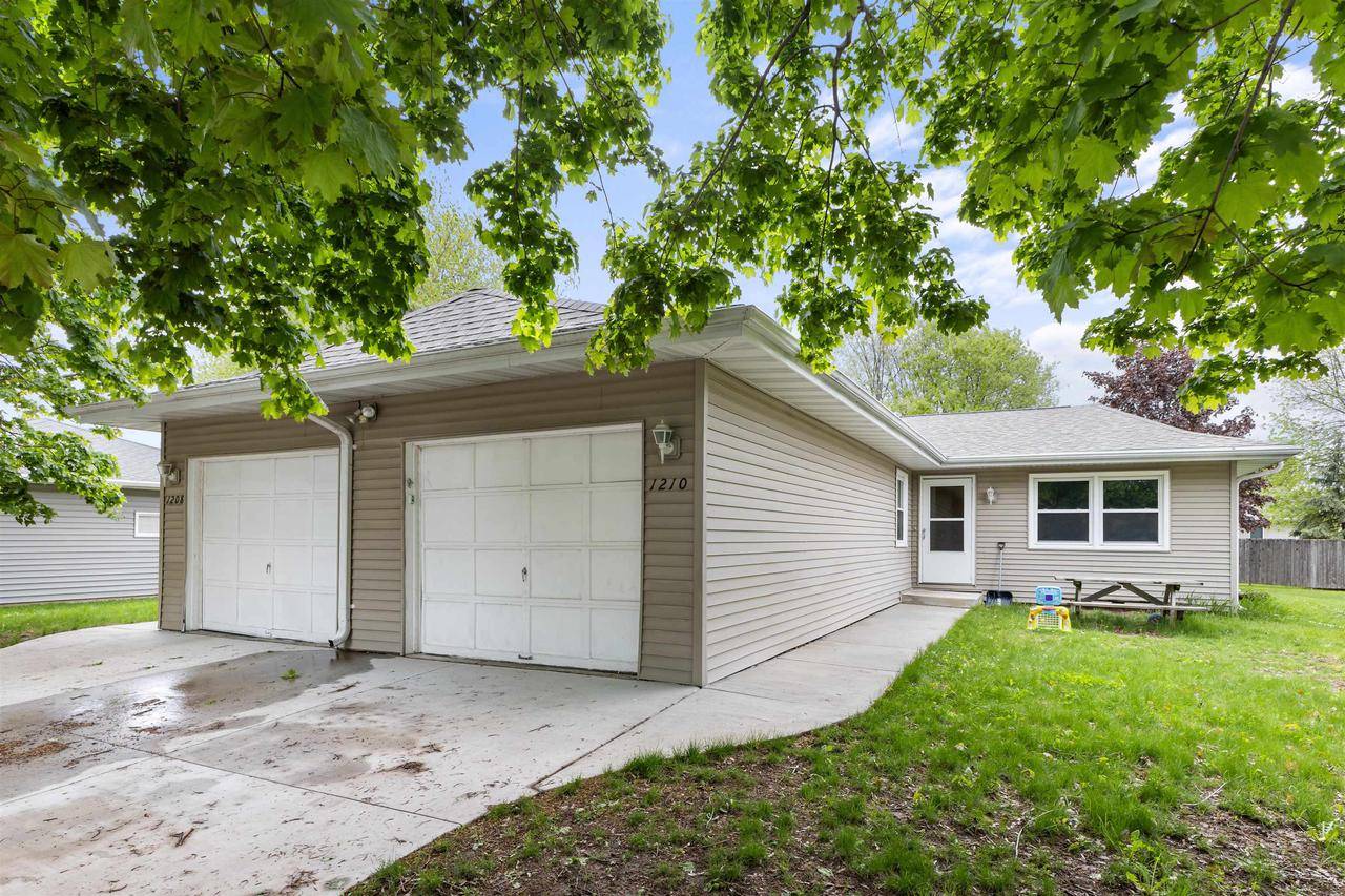 Menasha, WI 54952,1208 GROVE STREET