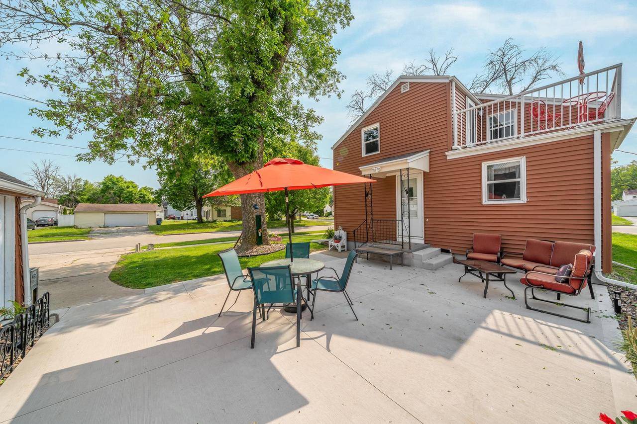 Menasha, WI 54952,823 DE PERE STREET