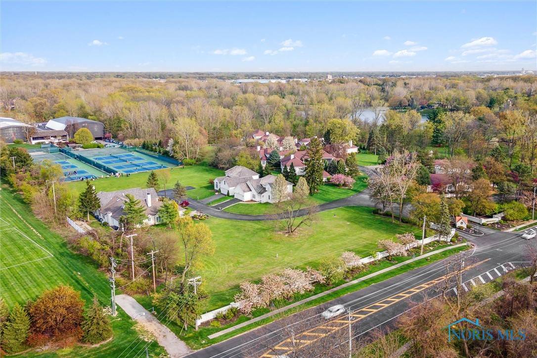 Maumee, OH 43537,5972 & 5978 Forest Hills CT