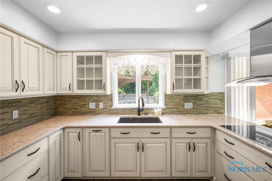 Toledo, OH 43623,4143 Robinhood LN