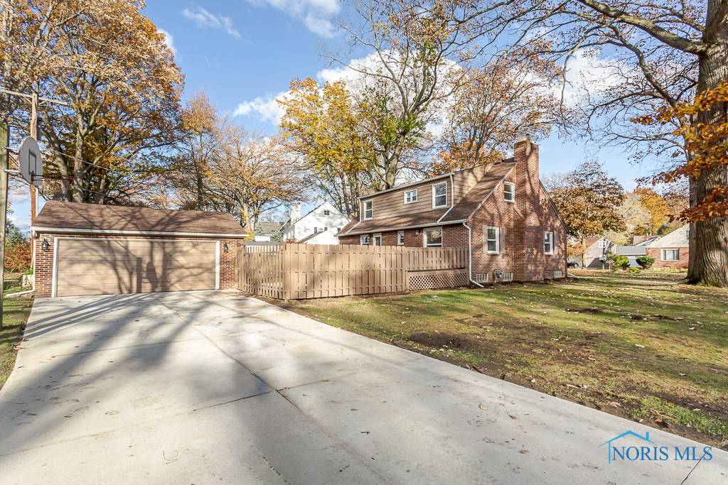 Toledo, OH 43614,2288 Burroughs DR