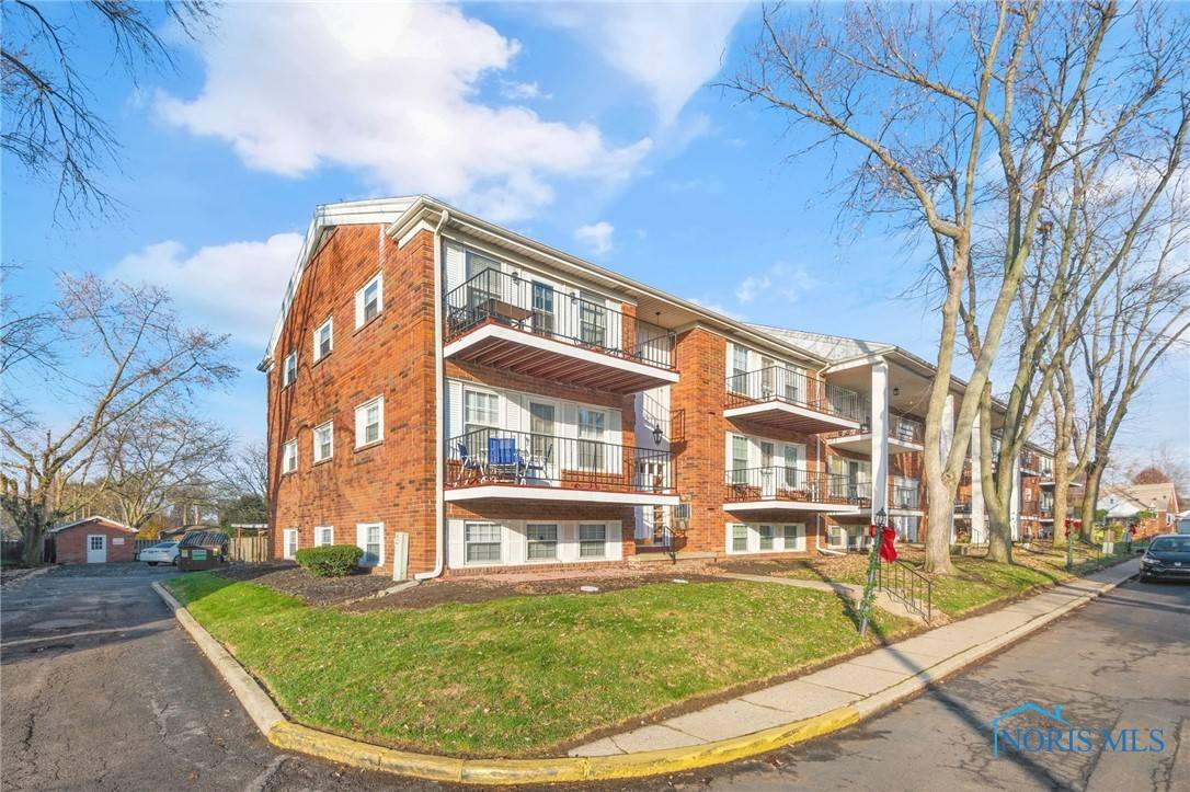 Toledo, OH 43614,3217 Glanzman RD #72X