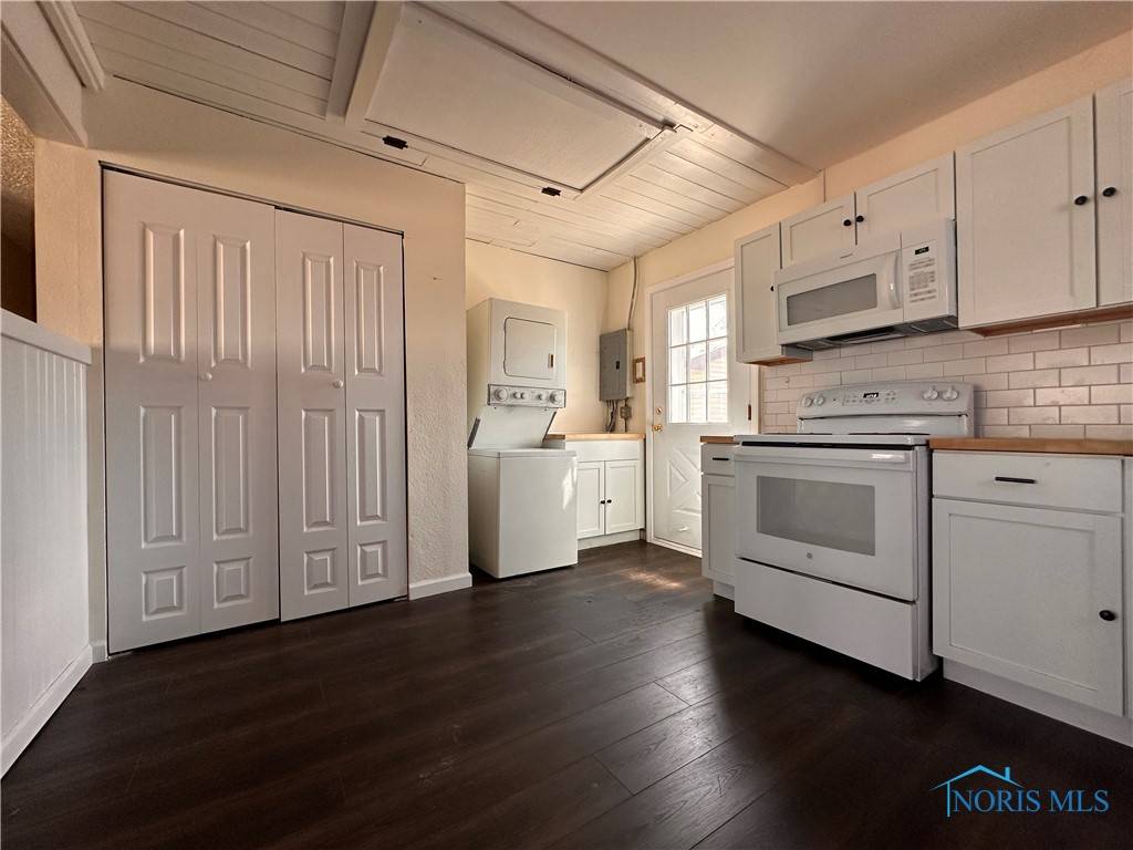 Maumee, OH 43537,1301 Hugo street