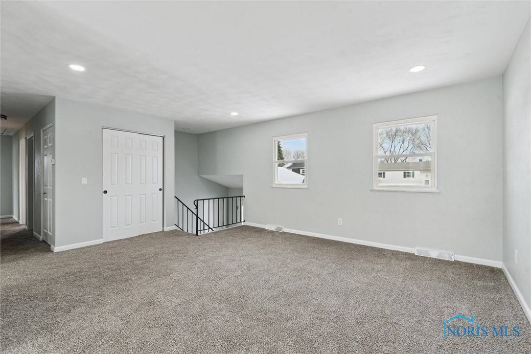 Oregon, OH 43616,3342 Hazelton DR