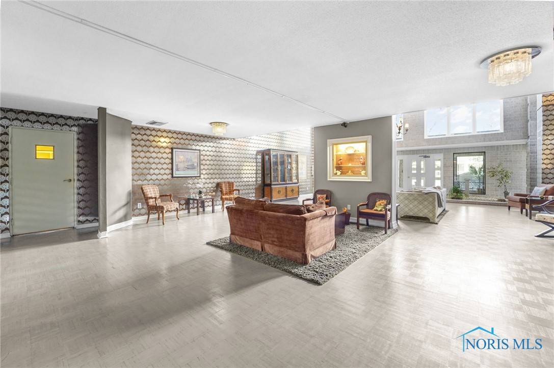 Ottawa Hills, OH 43615,4343 W Bancroft ST #4G