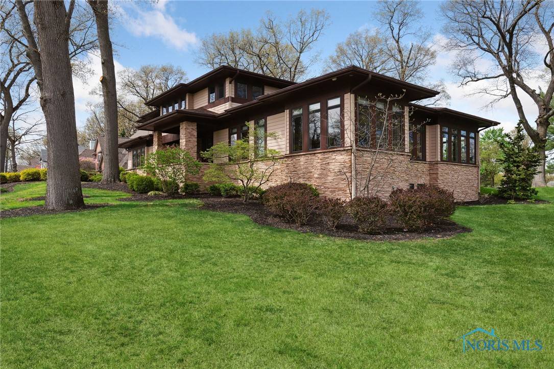 Holland, OH 43528,9030 Oak Valley RD