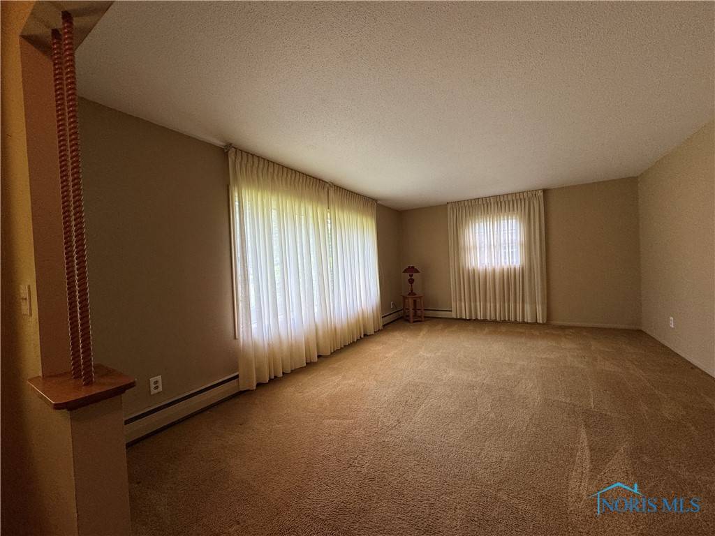 Toledo, OH 43614,3763 Elmlawn DR