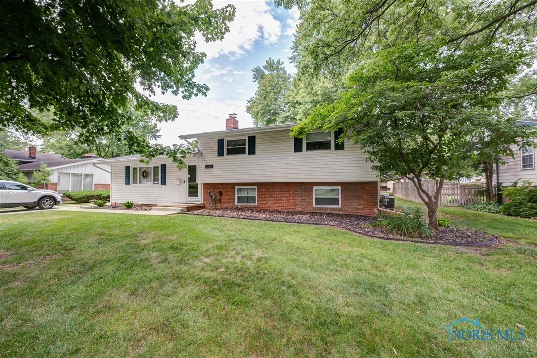 Toledo, OH 43614,2230 Heatherlawn DR