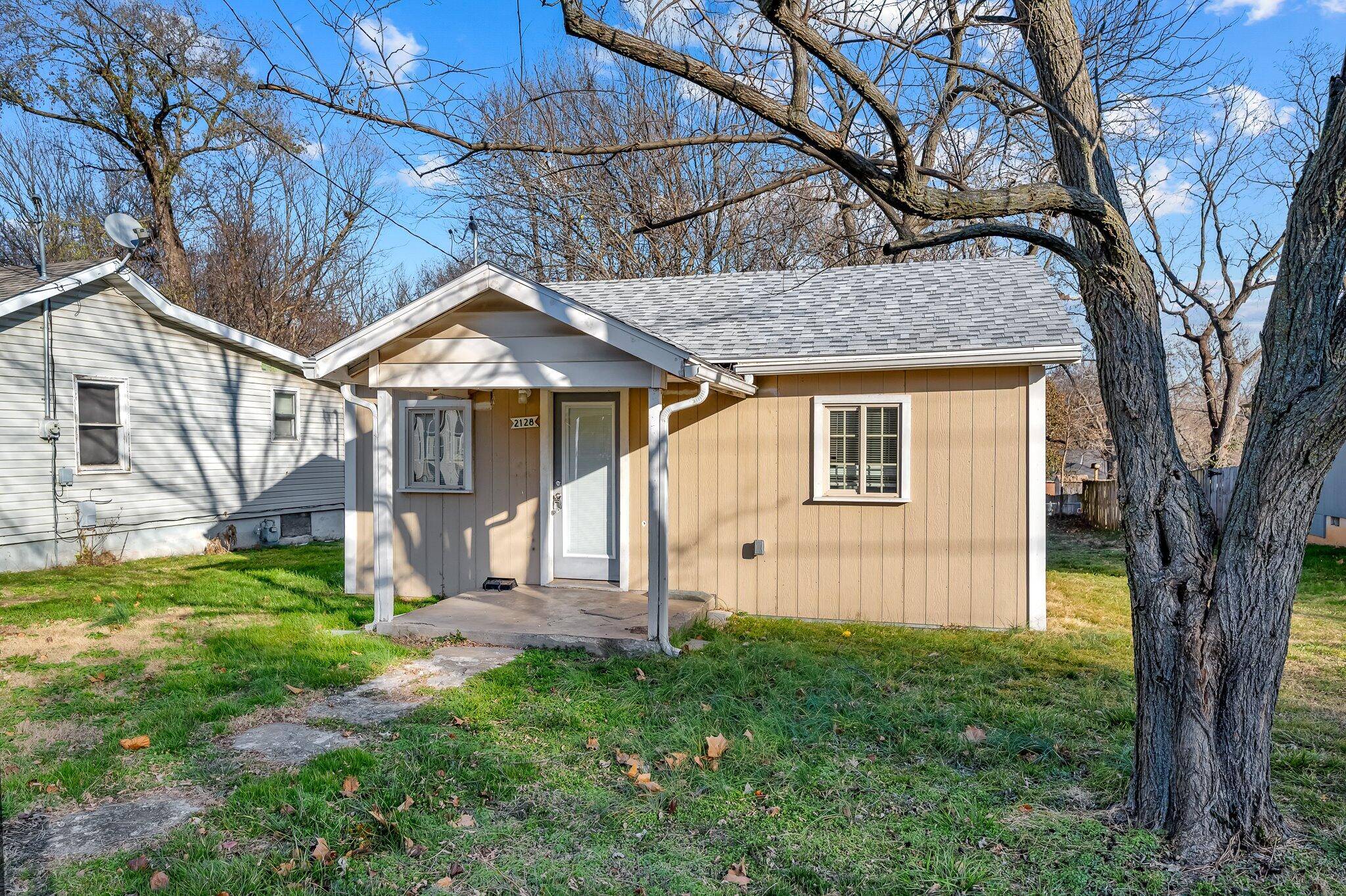 Springfield, MO 65803,2128 North Nettleton Avenue