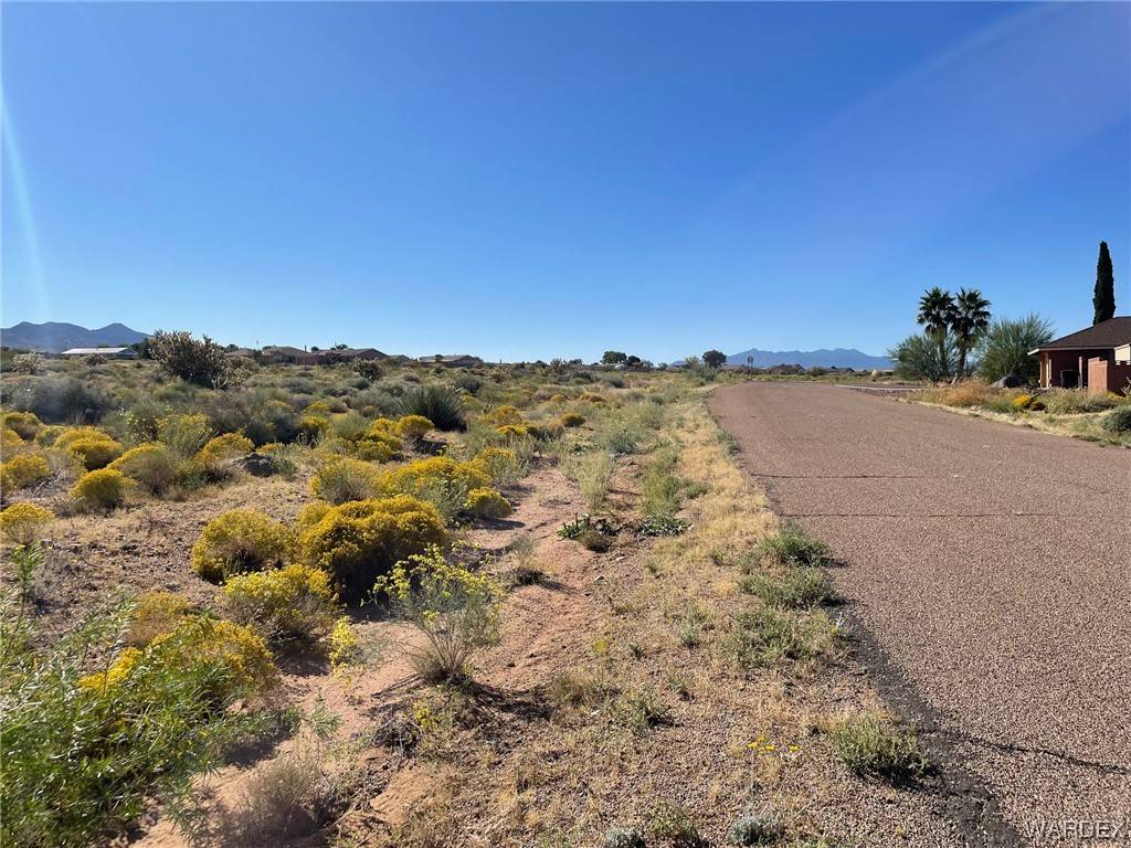 Kingman, AZ 86401,9348 N River Run DR