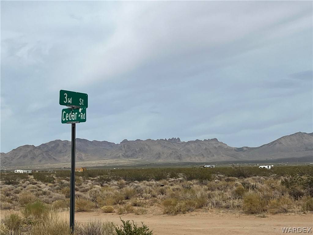 Dolan Springs, AZ 86441,LOT 17 N CEDAR RD