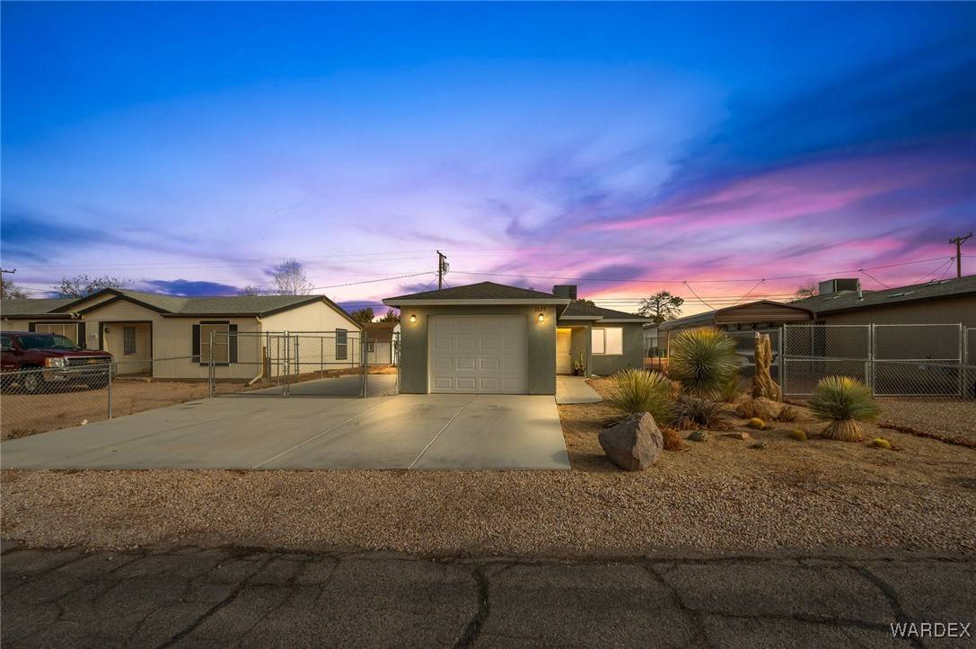 Kingman, AZ 86409,3695 E Robin LN