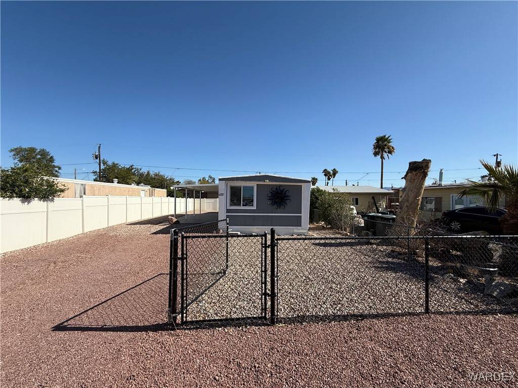 Bullhead City, AZ 86442,477 Coral Reef DR