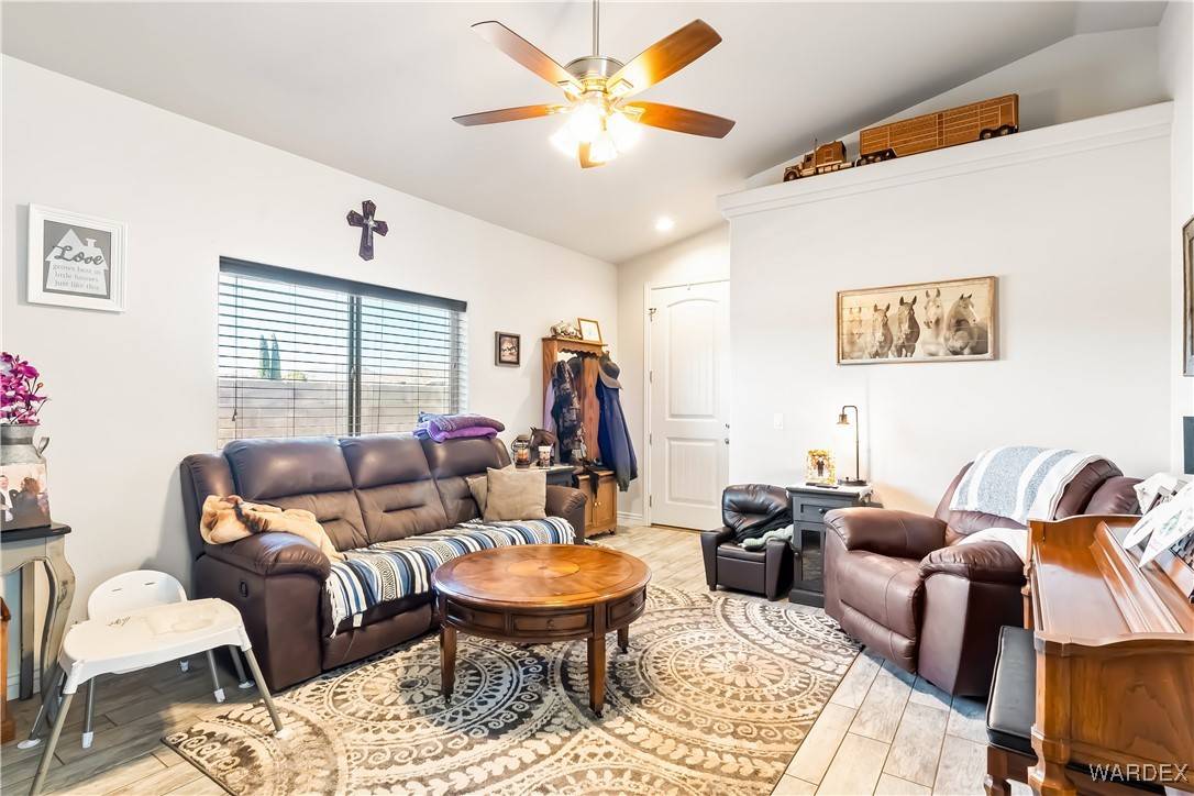 Kingman, AZ 86401,1962 Club AVE