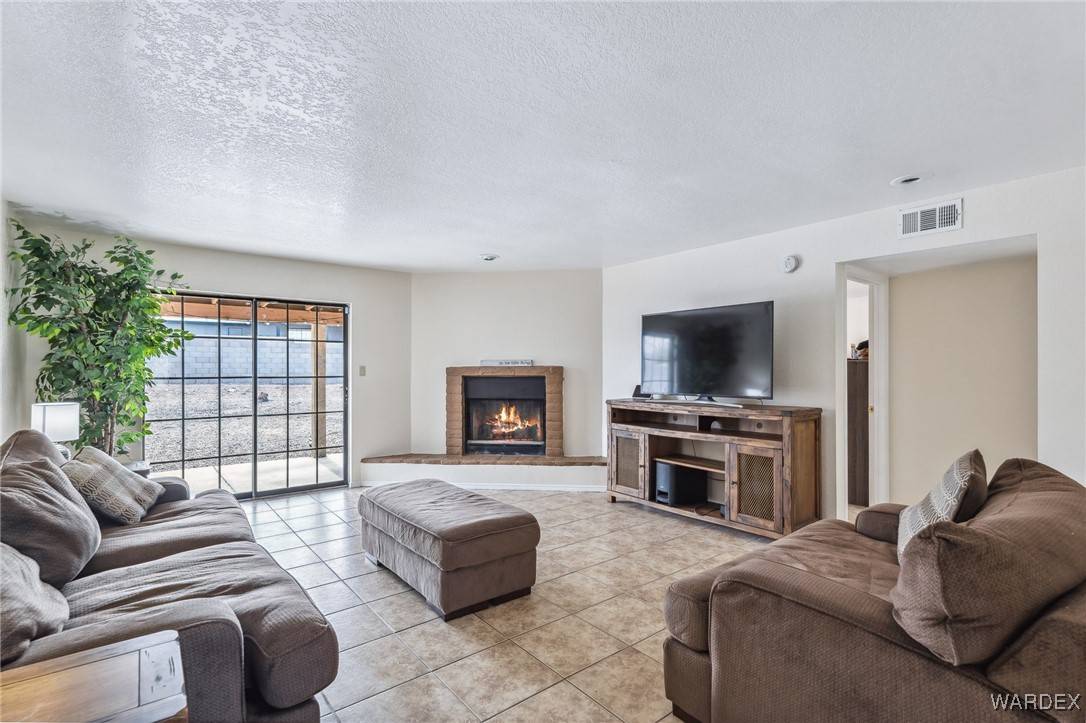 Bullhead City, AZ 86429,848 Indian Head DR