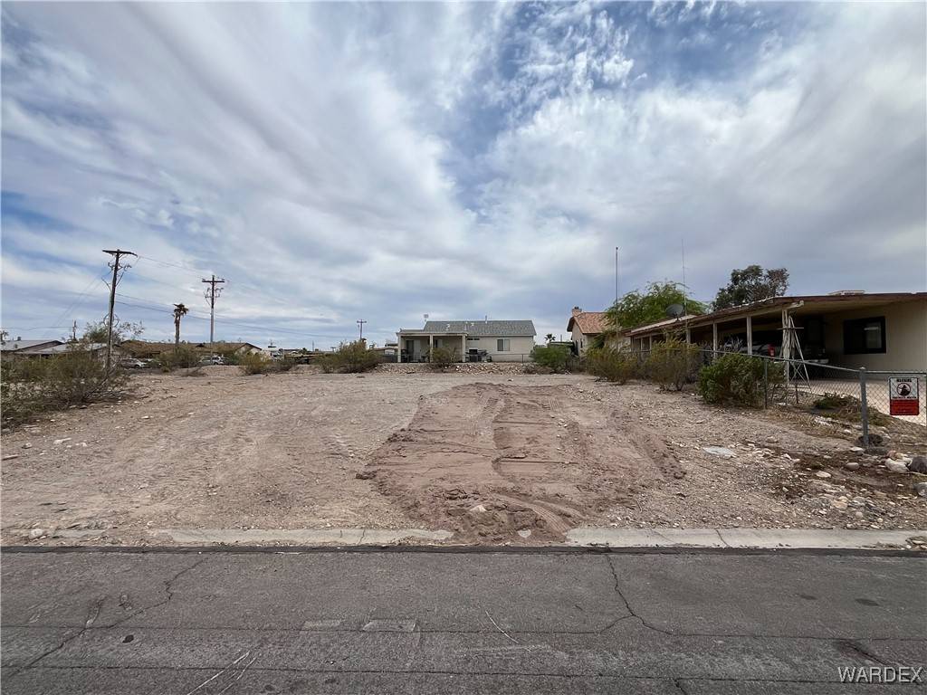 Bullhead City, AZ 86442,992 Riverfront DR