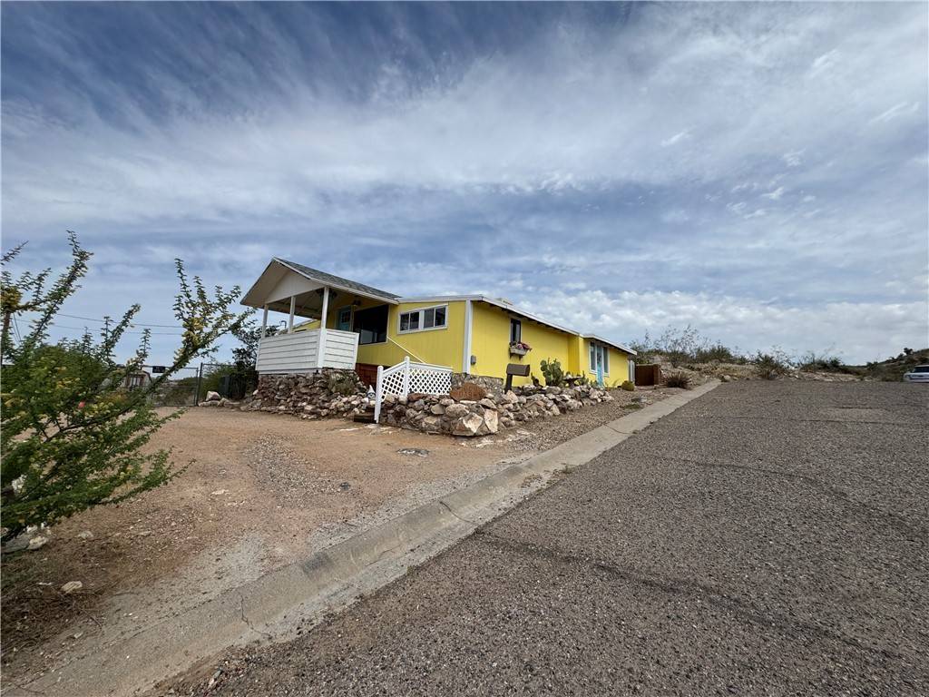 Kingman, AZ 86401,809 Darby LN