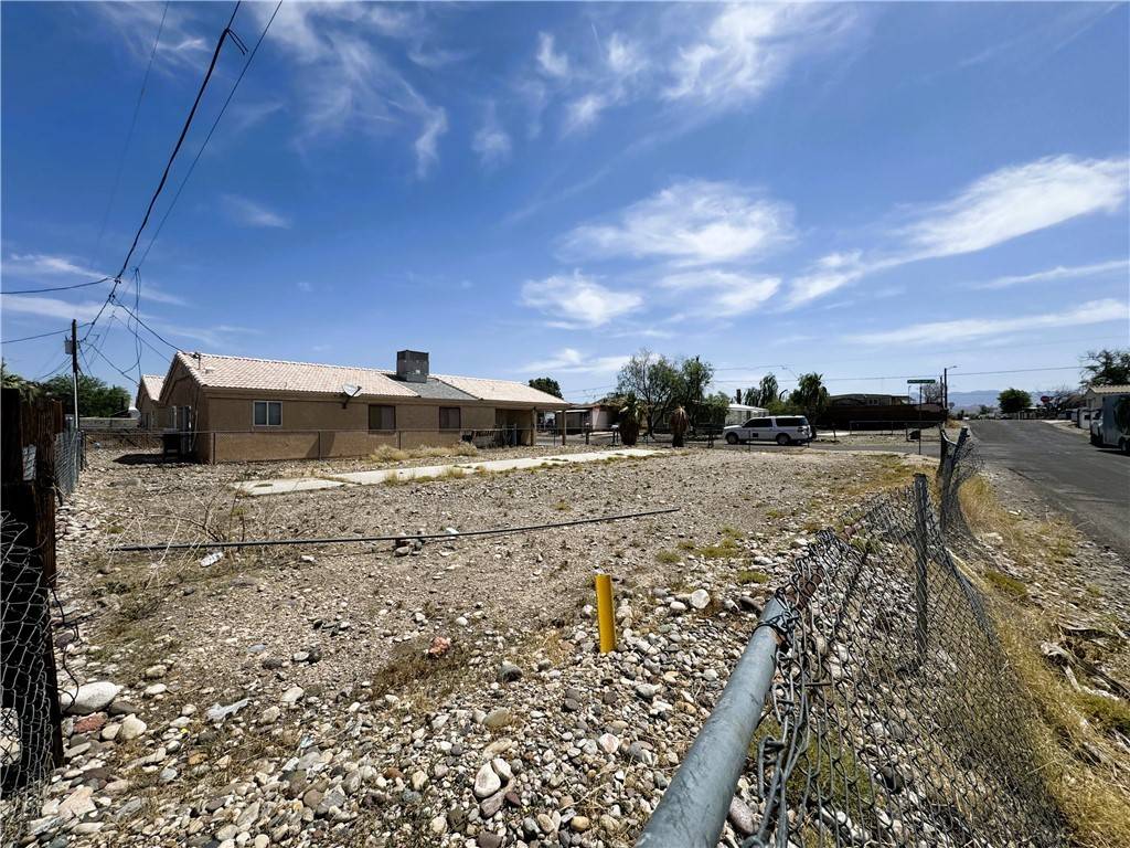 Bullhead City, AZ 86442,1967 Montclair DR