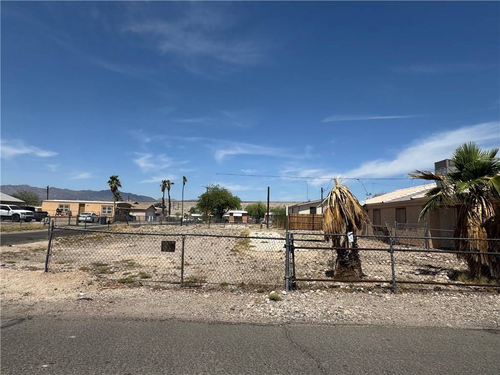 Bullhead City, AZ 86442,1967 Montclair DR