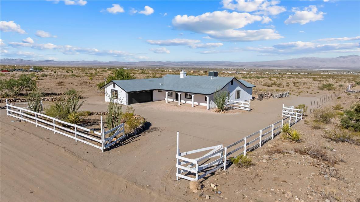 Dolan Springs, AZ 86441,15565 Iron DR