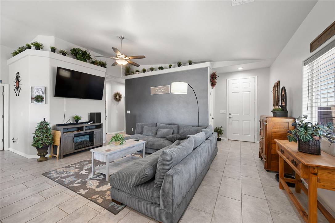 Kingman, AZ 86409,3368 E Double O DR