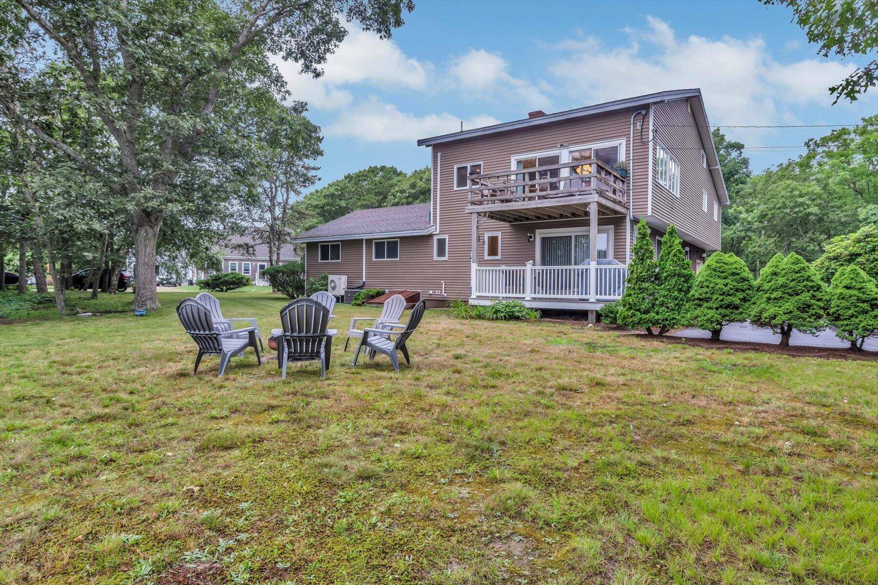 East Falmouth, MA 02536,531 Menauhant Road