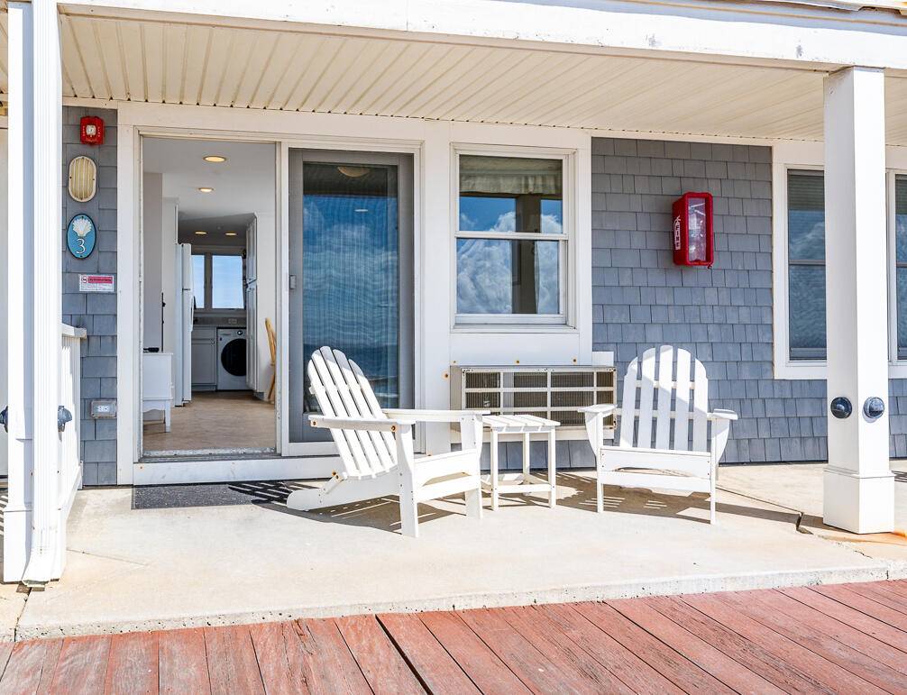 Truro, MA 02666,496 Shore Road #3