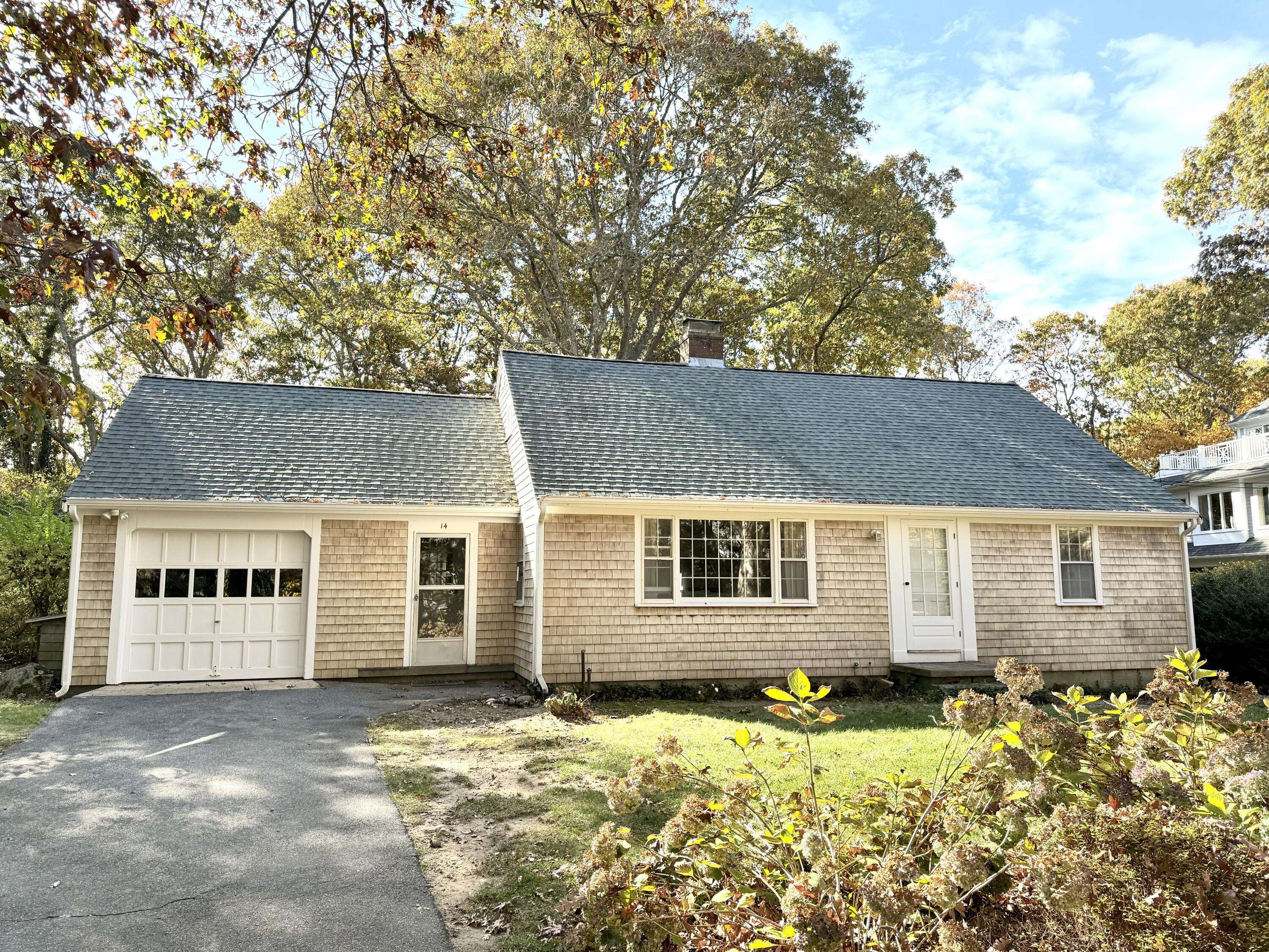 Falmouth, MA 02540,14 Gunning Point Avenue