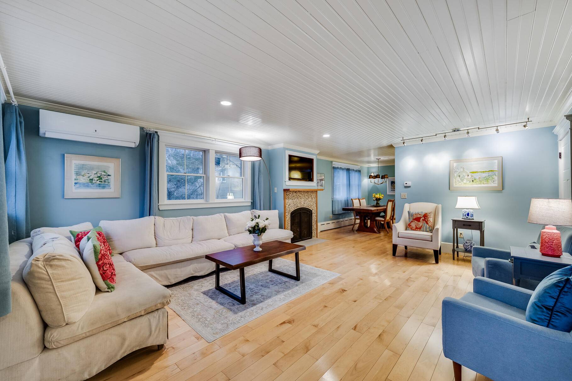 Woods Hole, MA 02543,117 Gardiner Road