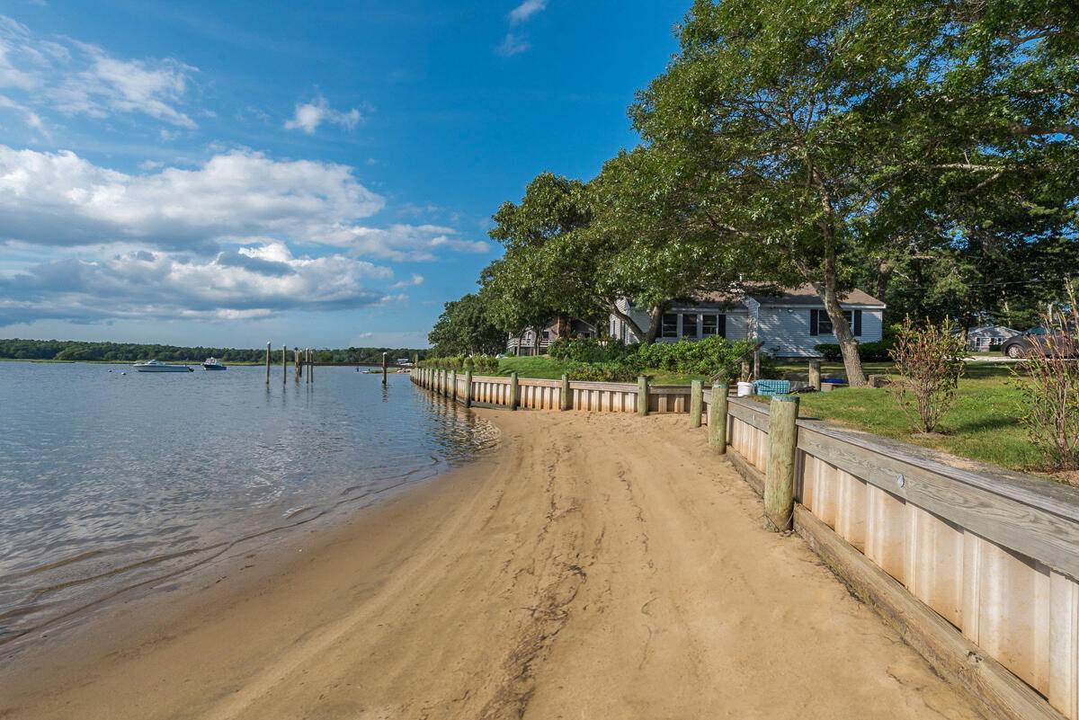 Mashpee, MA 02649,30 Overland Road