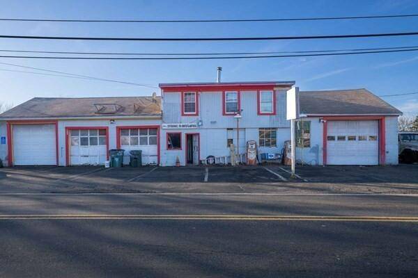 Hyannis, MA 02601,657 Yarmouth Road