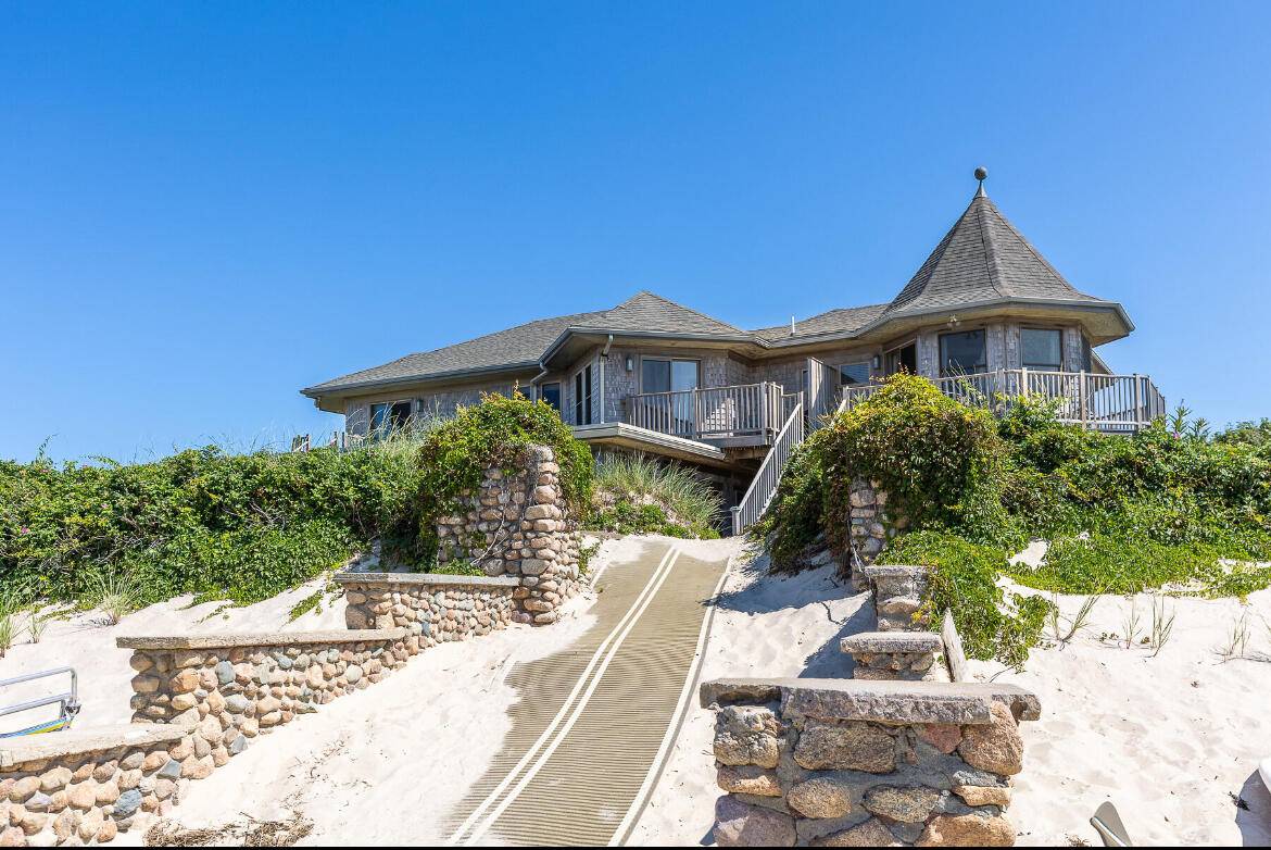 Brewster, MA 02631,261 Linnell Landing Road #4