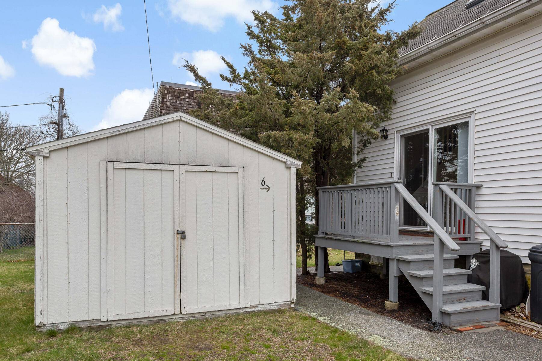 Buzzards Bay, MA 02532,6 Wallace Avenue