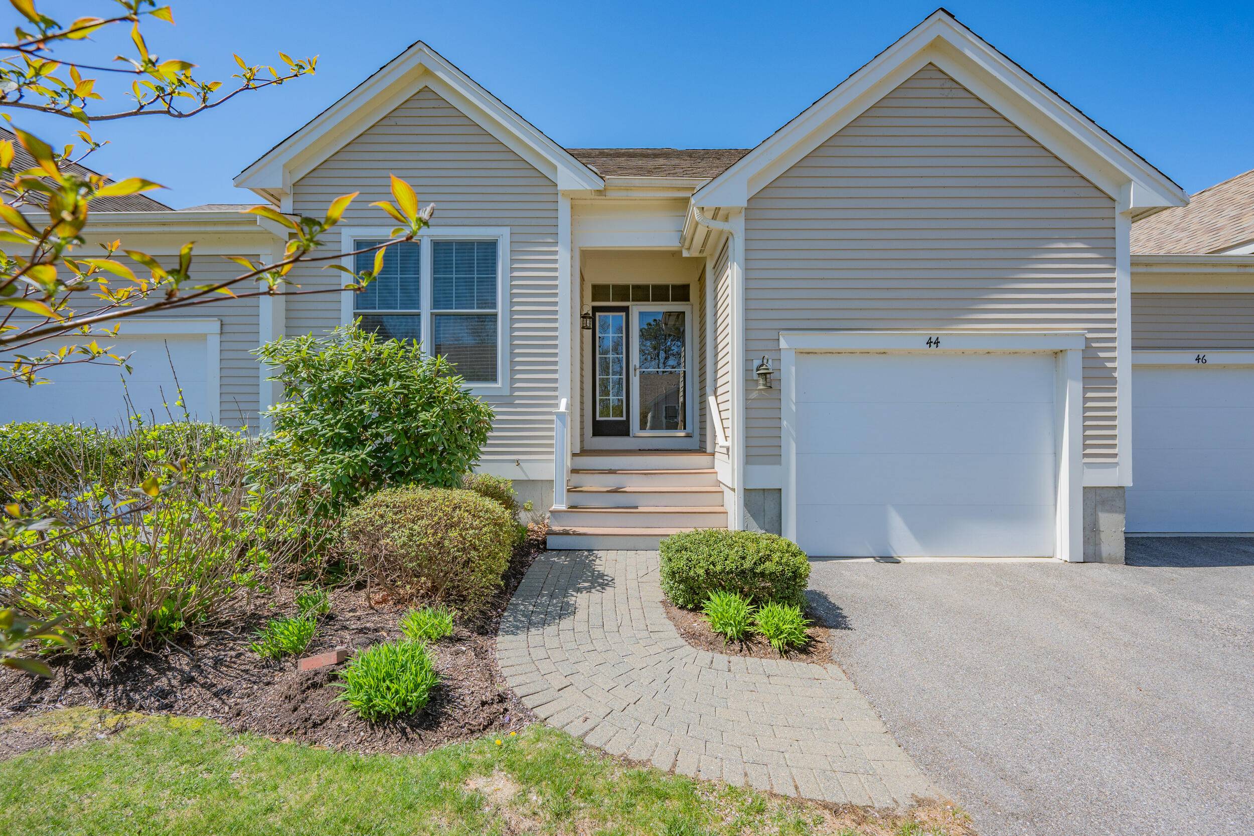 Mashpee, MA 02649,44 Twin Oaks Drive