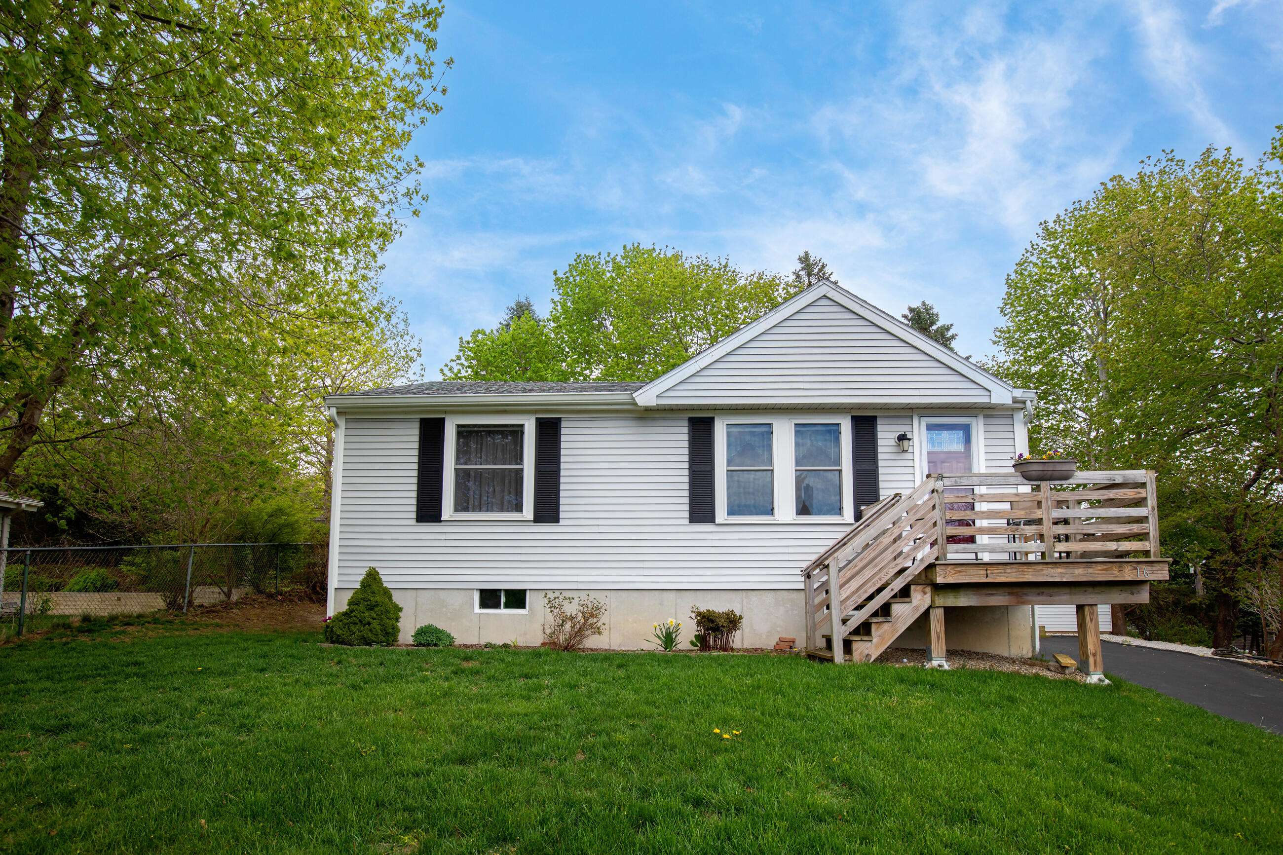 Sandwich, MA 02563,16 Town Neck Road