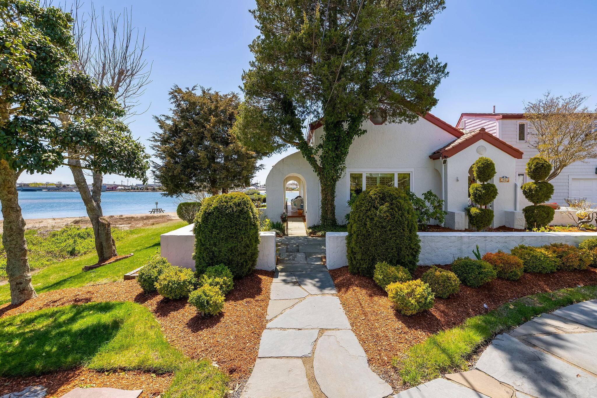 Buzzards Bay, MA 02532,56 Rip Van Winkle Way